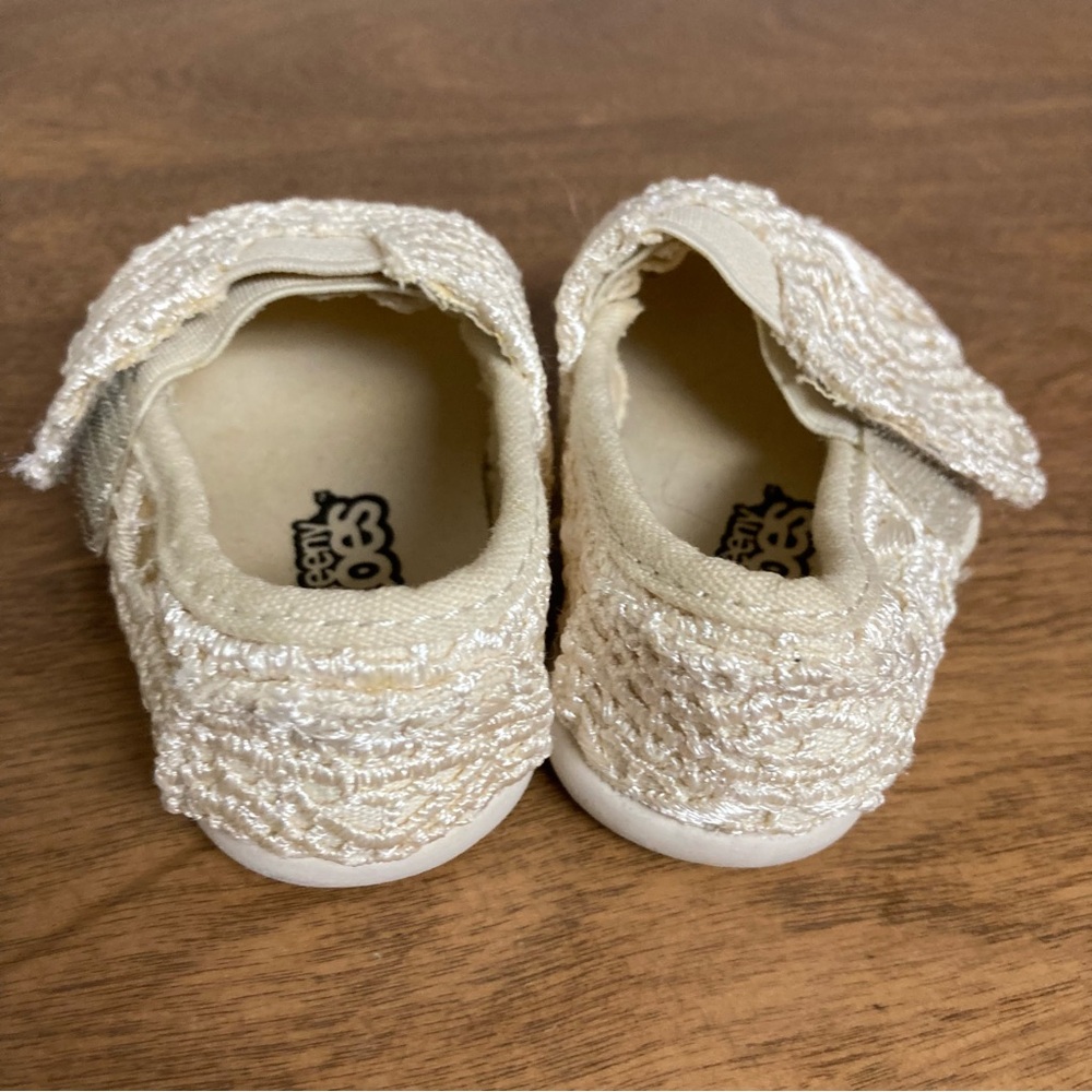 5/$15 Teeny Toes Cream Lace Baby Shoes 1 (BUNDLE ONLY) - Picture 6 of 6